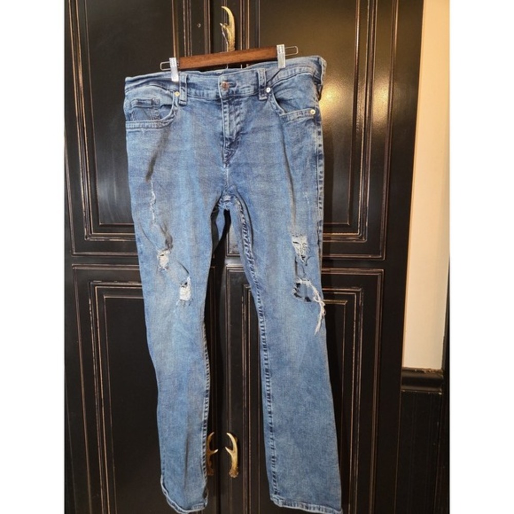 true religion Ricky Relaxed Straight 38x32, Distressed,‎ Holes,